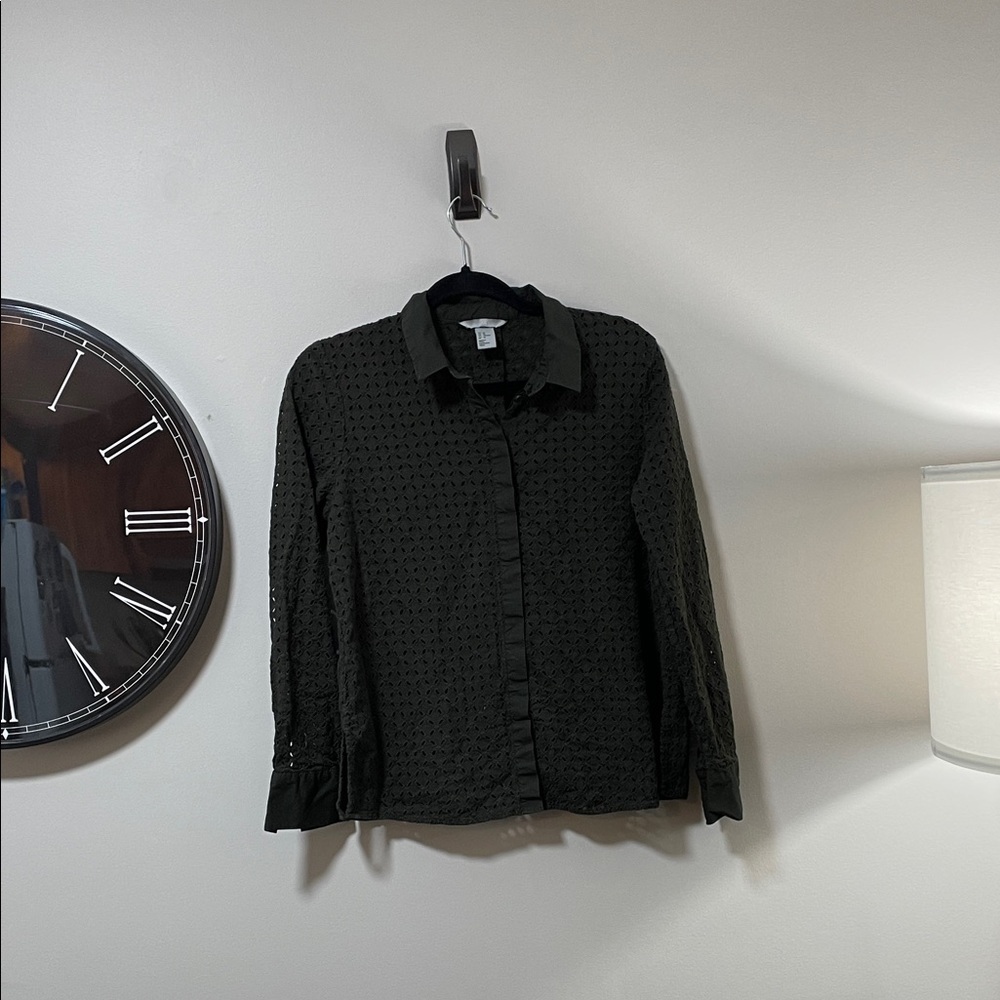 Sold❤️H&M 100% cotton Green Button Down eyelet Shirt for Women